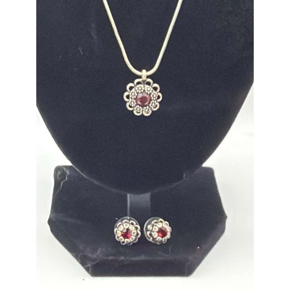 Vintage Style Red Stone Floral Necklace and Stud Earring Set Silver Tone